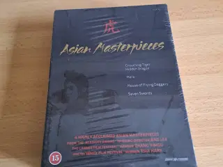 Asian boks med 5 dvd'er.