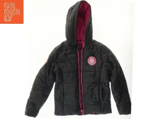 Vatteret jakke med hætte (str. 164)