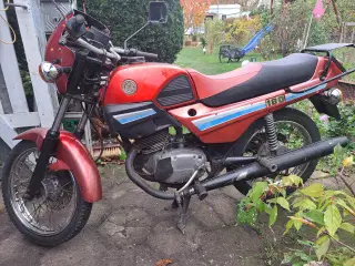 CZ 180 cc motorcykel