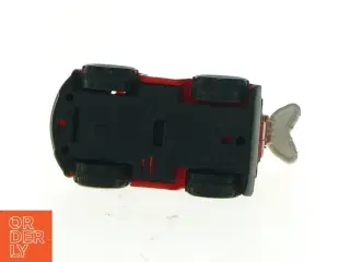 Brugt rød plastiklegetøjsbrandbil (str. 9 x 8,5 cm)