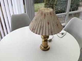 Bordlampe med messing fod