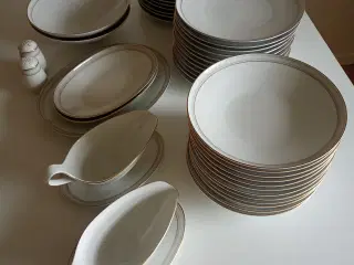 Spisestel tysk porcelæn H&G.