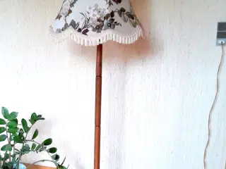 Retro standerlampe i teak