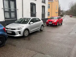 God frisk bil med Aircon, fartpilot og bluetooth