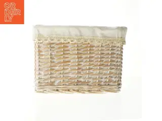 Flettet kurv med stofindlæg og blonder (str. 31,5x36,5 cm)