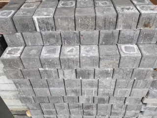 IBF betonbrosten sort/antrazit 8x10x10cm 