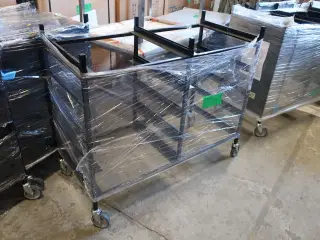 Afrydningsvogn sort, lav model åben alle 4 sider
