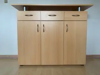 Lakeret træ kommode 