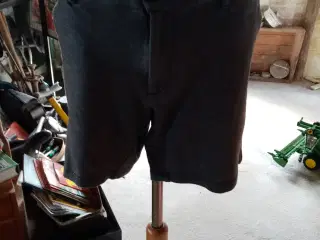 Herre Shorts pr par 50 kr el. begge 75 kr