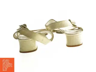 Brugte beige sandaler fra Bruno Magli (str. 37,5)