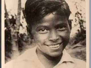Et smil fra den kristne ungdom i Santalistan - Missioner  - Brugt