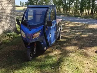 Kabine Scooter med lukket lad