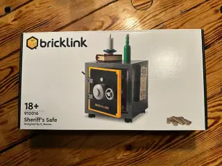 LEGO - Sheriff’s Safe - Year Released: 2021