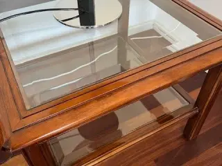 Glas sofabord og sidebord med facetslebet glas