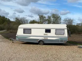 Campingvogn med køjeseng 
