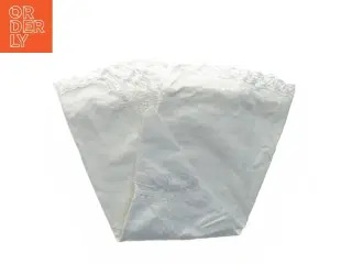 Broderet dug (str. 66 cm)