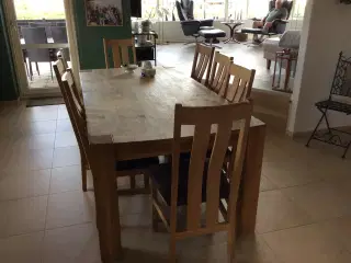 Spisebord +8 stole i ege