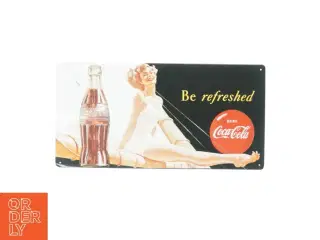 Metalskilt med coca cola reklame (str. 49 x 24 cm)