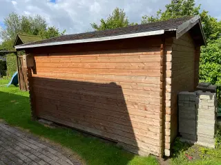 Redskabsskur / havehus / bjælkeskur