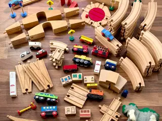 Stort BRIO togsæt — mange skinner, vogne m.m. 