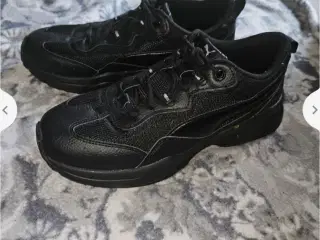 Puma sneakers 