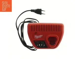 Milwaukee batterioplader fra Milwaukee (str. 17x13 cm)