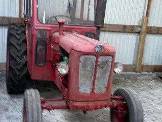 Traktor, Volvo årgang 1960. Nye bagdæk