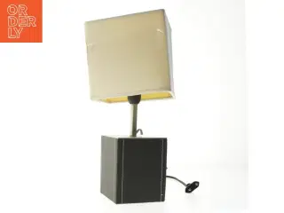 Bordlampe med kvadratisk base (str. 33,5 cm)