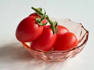 Lyserød glasskål