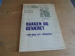 Hakken og geværet - Gammel udgivelse om Albanien  