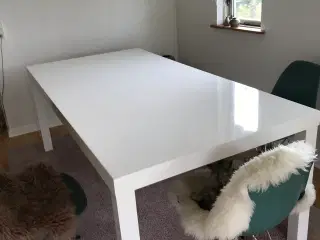 Spisebord hvidlakeret
