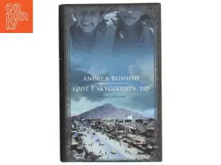 Født i skyggernes tid af Andrea Busfield (Bog)