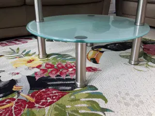 Sofabord i glas med udtræksplade i glas.