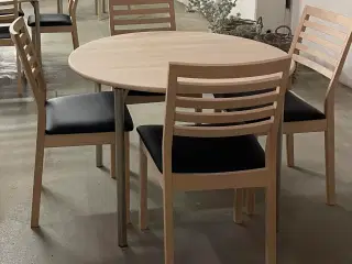 Helt nyt spisebord SPAR 4995 kr 