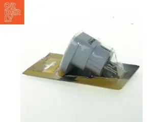 Universal adapter