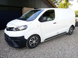 Toyota ProAce 2,0 D 120 Medium Base