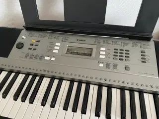 Yamaha og Kawai Keyboards 