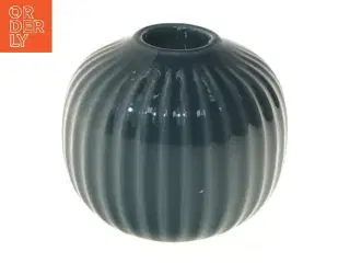 Ribbet keramisk vase (str. 7,5x6,5 cm)