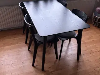 Spisebord med 4 stole
