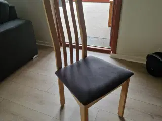 Spisebord og 6 stole i sæbebehandlet bøg