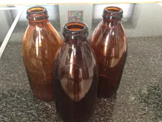 Gamle brune mælkeflasker
