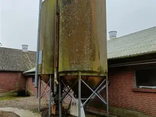 - - - 2 stk. glasfibersiloer 12m3