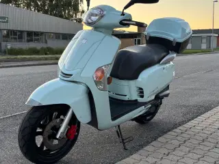 Kymco 4 takt “Retro look Vespa” 30 scooter 