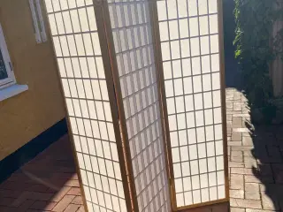 ROOM DIVIDER