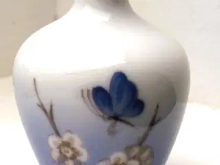 2301-395 Kgl.Porcelæns  Vase med frugtblomst og so