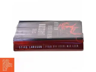 Pigen der legede med ilden af Stieg Larsson (Bog)