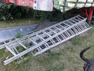 Forskellige stiger sælger, små og store, brugte. 