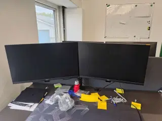 To Benq skærme på stativ 27"