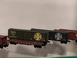 MicroTrains boxcars. Caboose. fragtvogne. 6 stk. Z