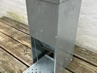 Rottesikker foderautomat til høns